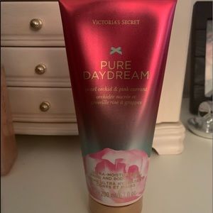 Victoria’s Secret Pure Daydream hand/body cream